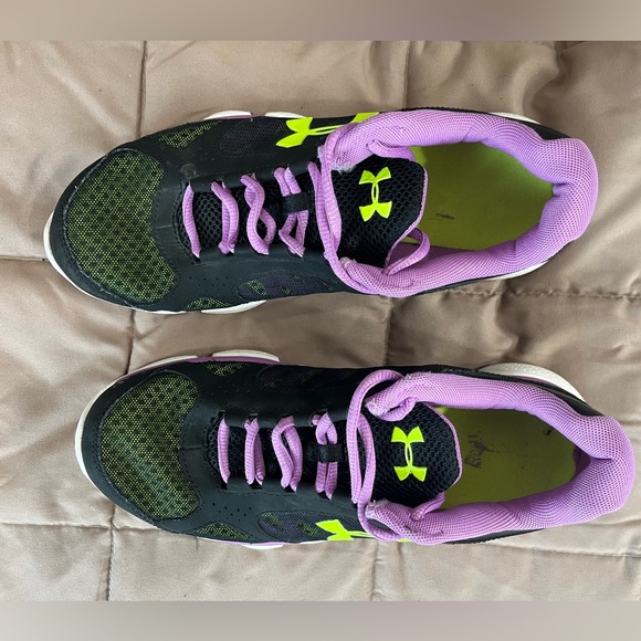Under Armour Low Top Shoes - Purple & Black - Size 7 Youth - Picture 3 of 11